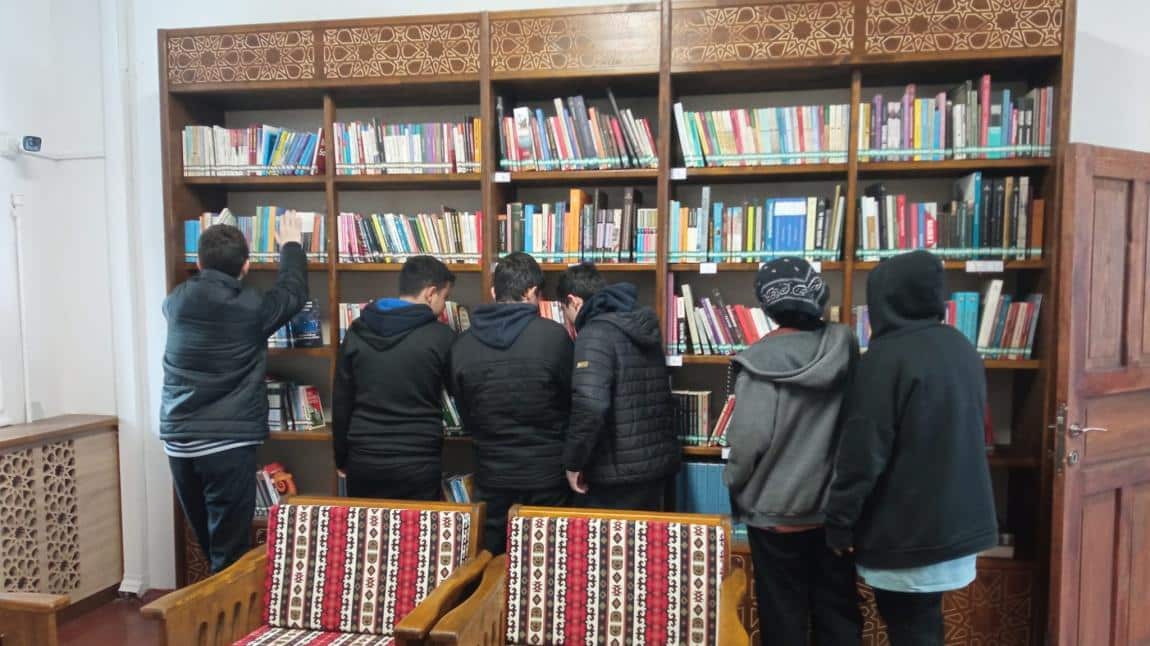 Eski Atatürk İlkokulu Tarihi Binasında bulunan Faruk Kızıklı İlkokulu Kütüphanesi Ziyaret Edildi.
