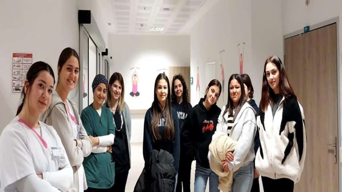 Öğrencilerimiz Burhaniye Devlet Hastanesini Ziyaret Ettiler
